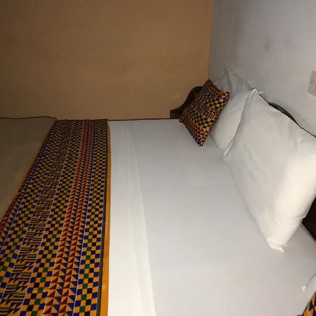 Akosombo Continental Hotel Buitenkant foto