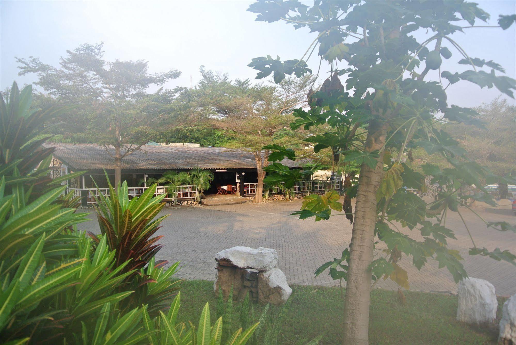 Akosombo Continental Hotel Buitenkant foto
