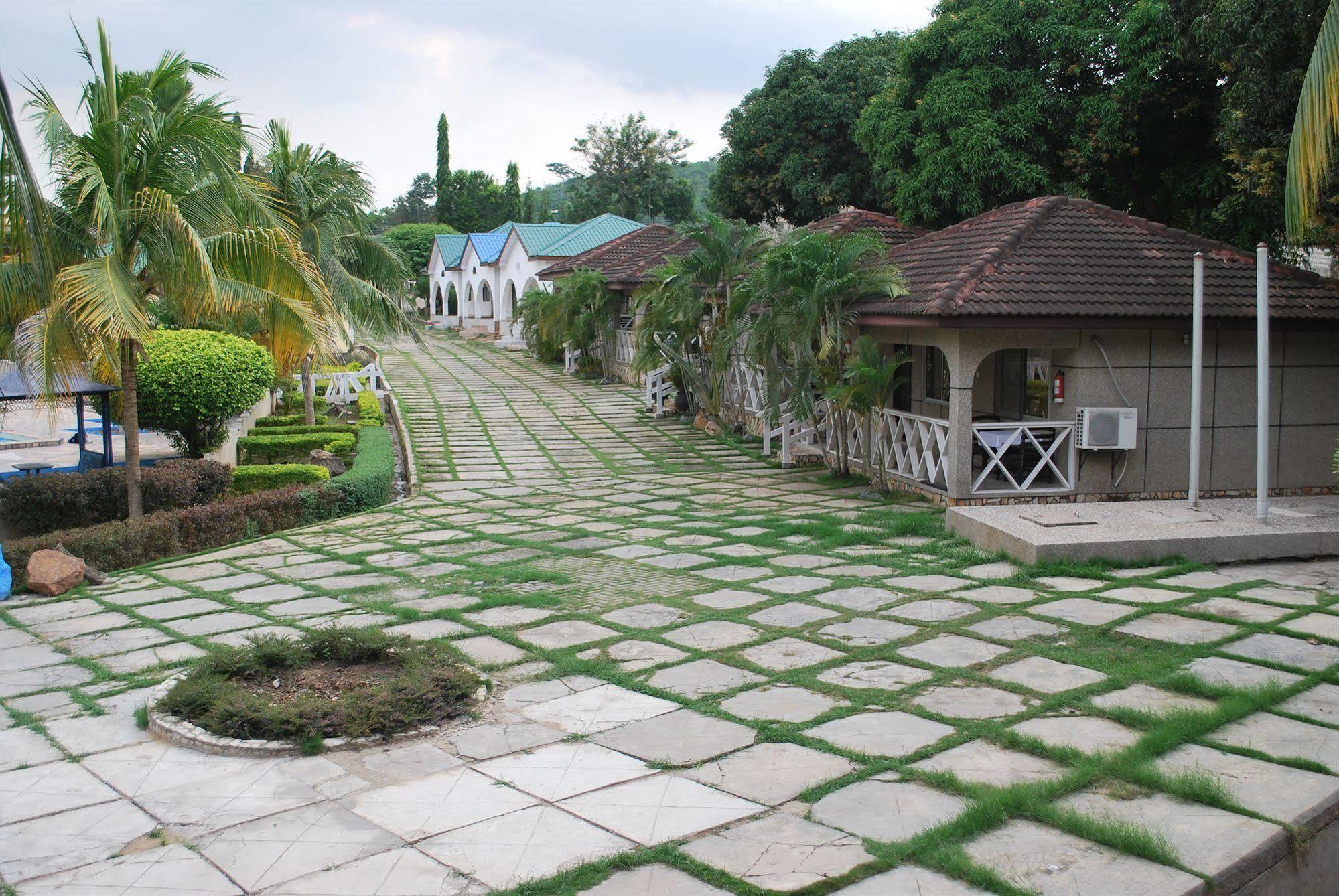Akosombo Continental Hotel Buitenkant foto