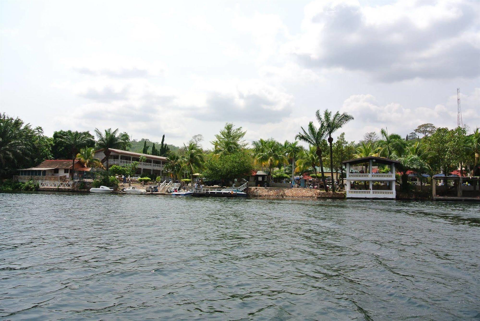 Akosombo Continental Hotel Buitenkant foto