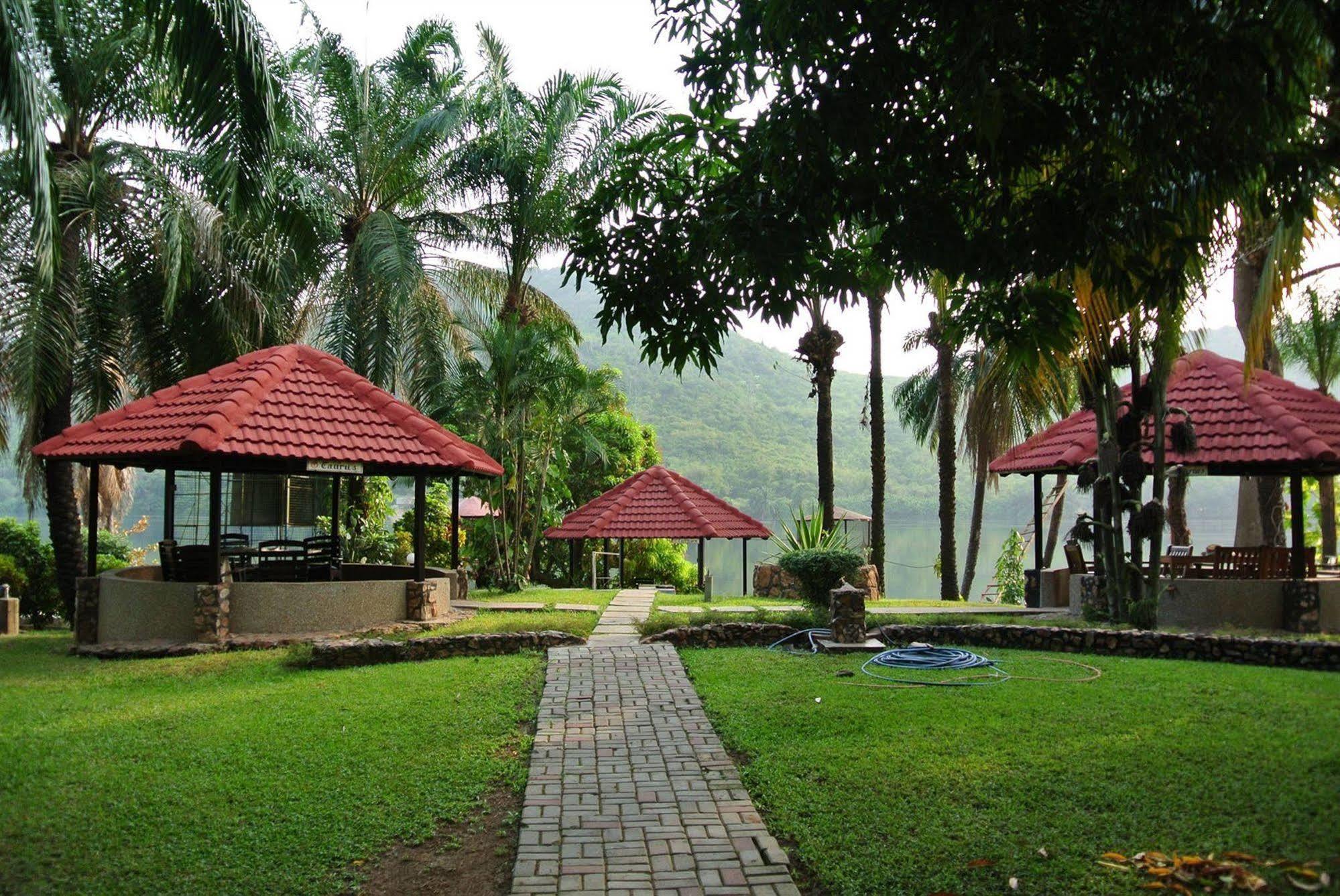 Akosombo Continental Hotel Buitenkant foto
