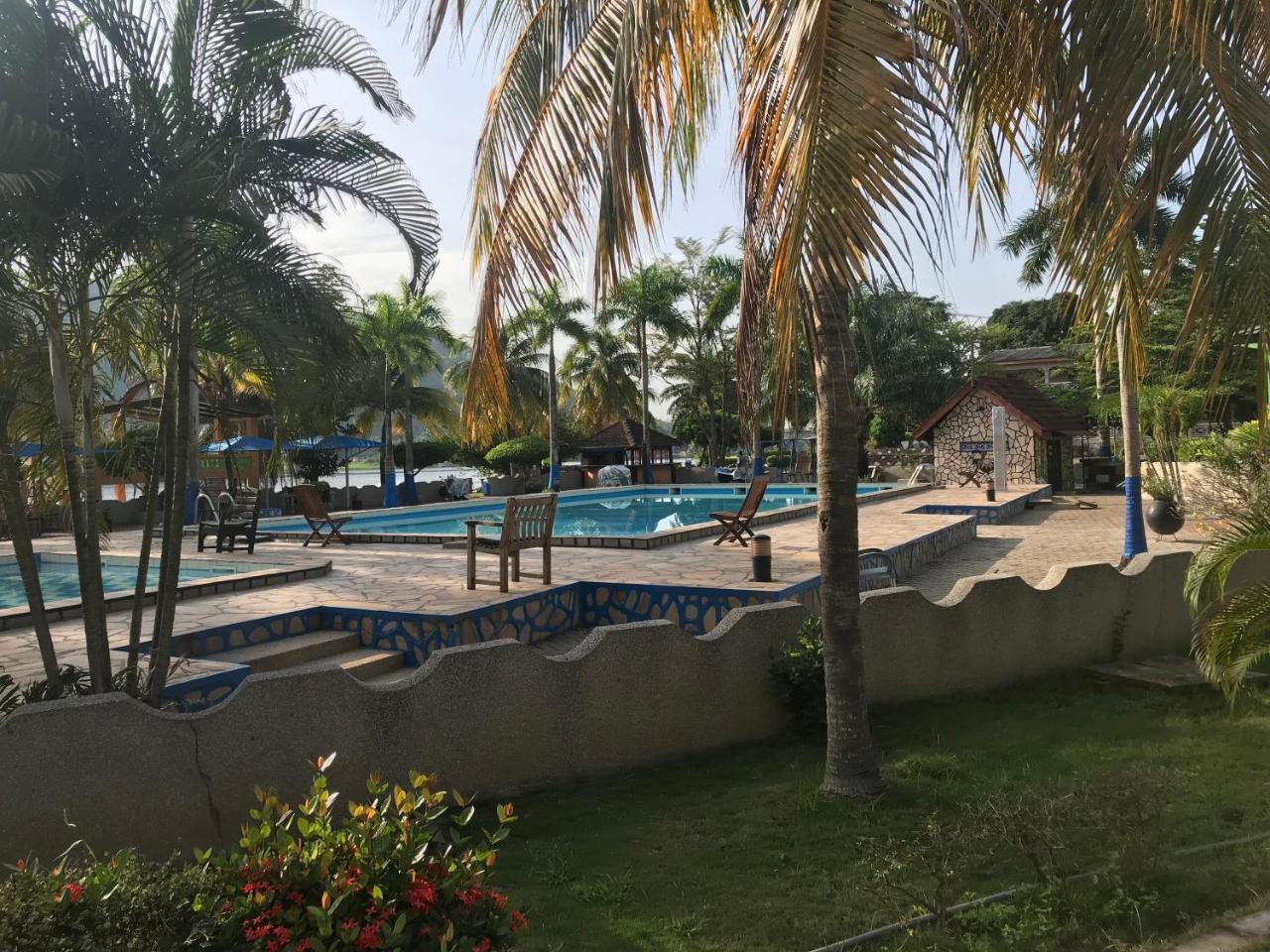 Akosombo Continental Hotel Buitenkant foto
