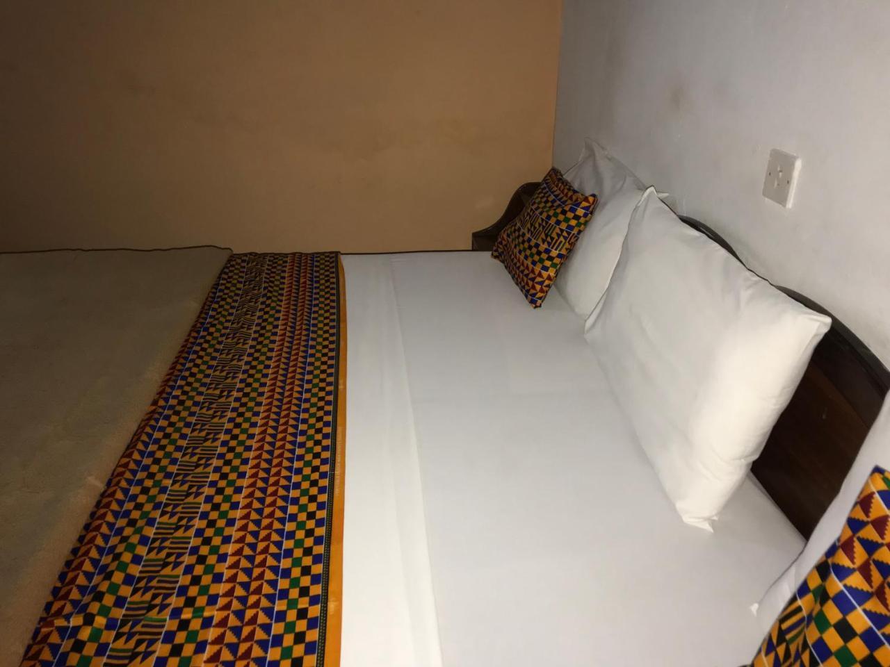 Akosombo Continental Hotel Buitenkant foto