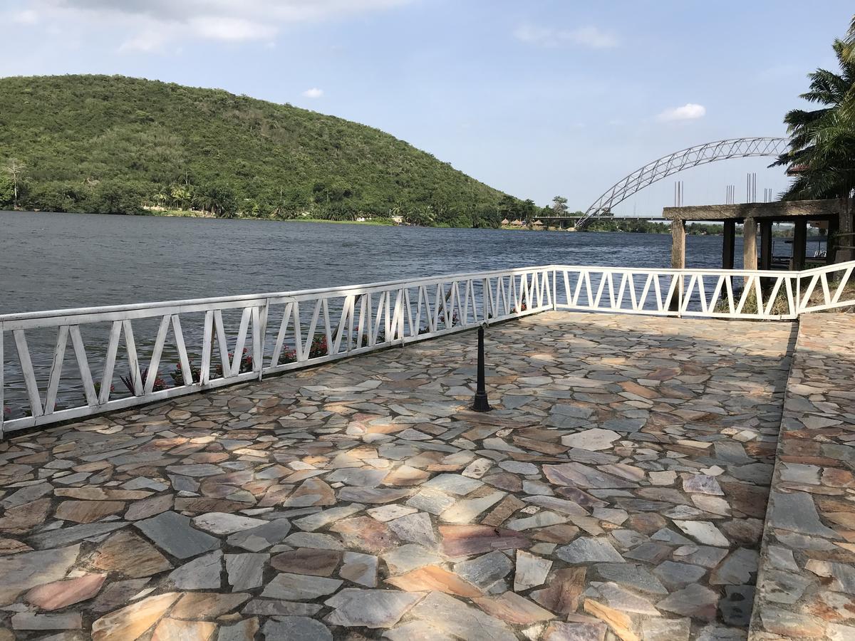 Akosombo Continental Hotel Buitenkant foto