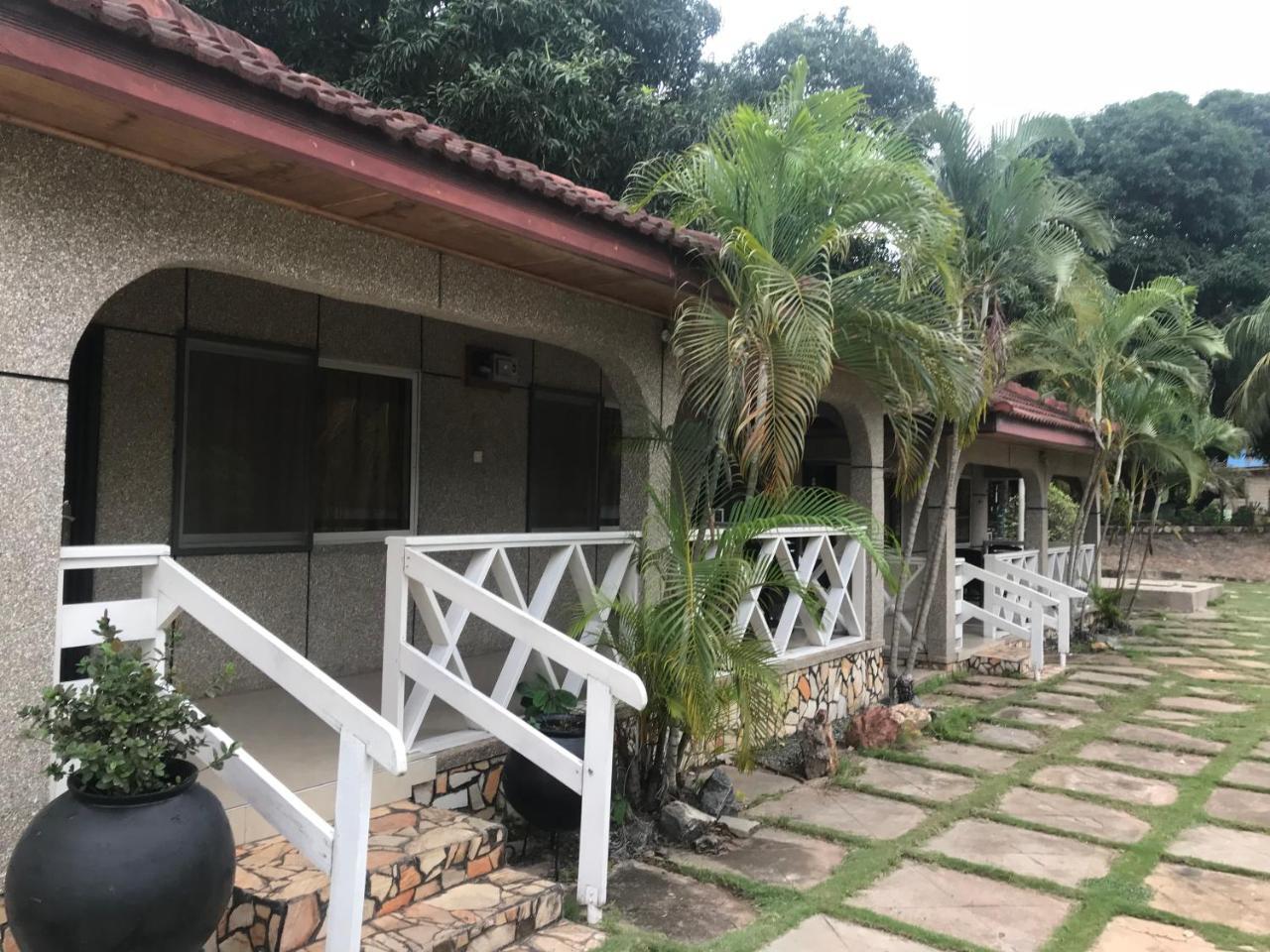 Akosombo Continental Hotel Buitenkant foto