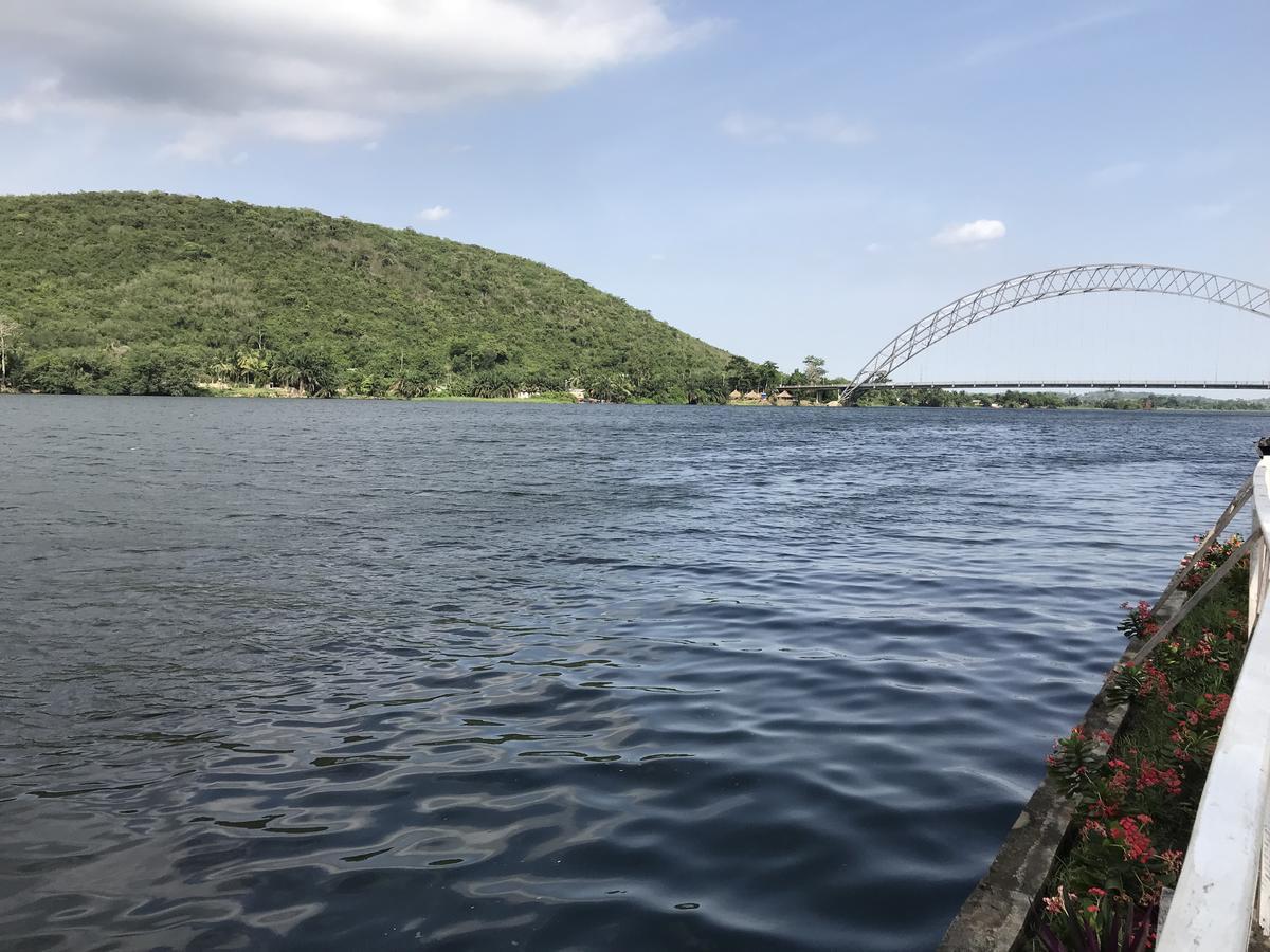Akosombo Continental Hotel Buitenkant foto