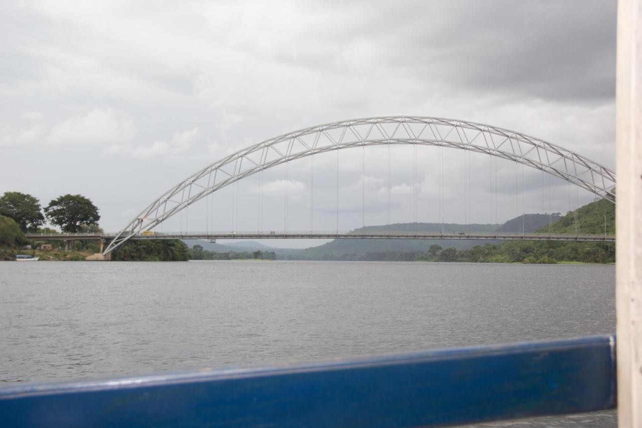 Akosombo Continental Hotel Buitenkant foto