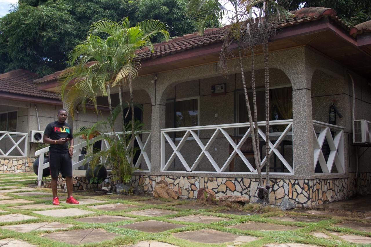 Akosombo Continental Hotel Buitenkant foto