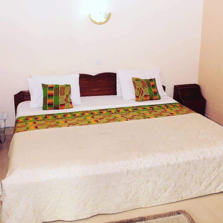 Akosombo Continental Hotel Buitenkant foto