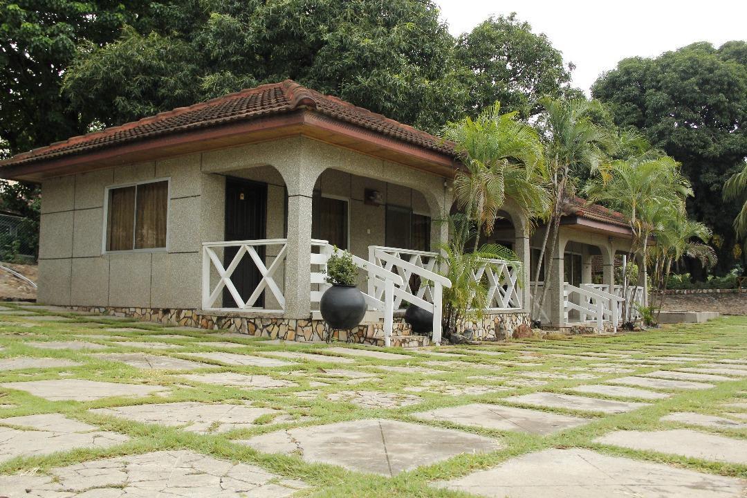 Akosombo Continental Hotel Buitenkant foto