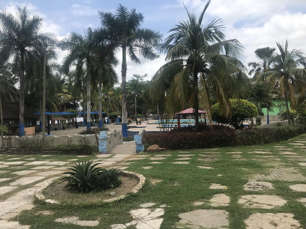 Akosombo Continental Hotel Buitenkant foto